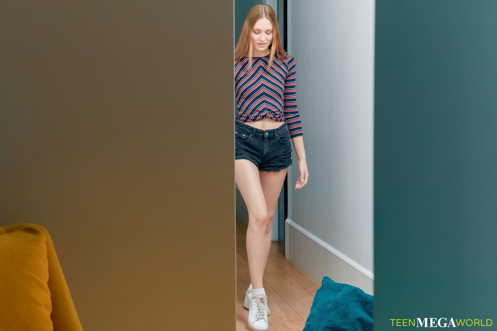 Skinny cutie enjoys a two-sided dildo