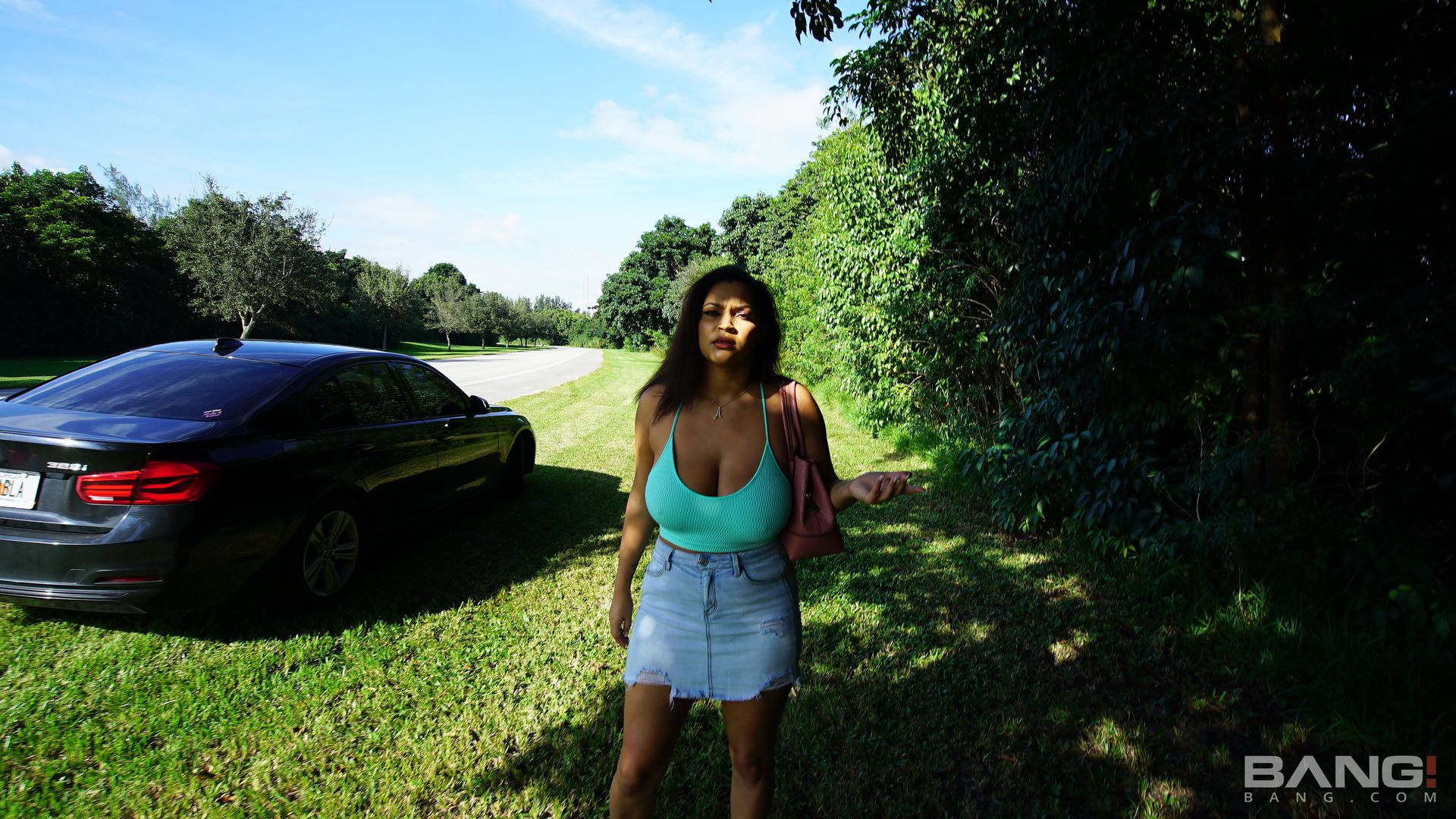 Ashlyn Peaks Lets The Roadside Guy Titty Fuck Her In Exchange For A Tow