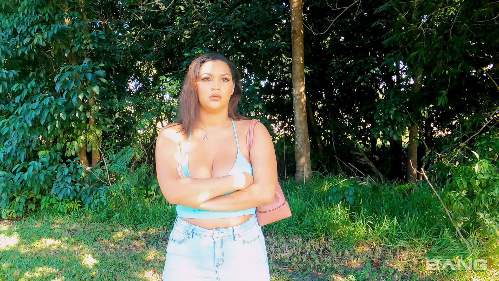 Ashlyn Peaks Lets The Roadside Guy Titty Fuck Her In Exchange For A Tow
