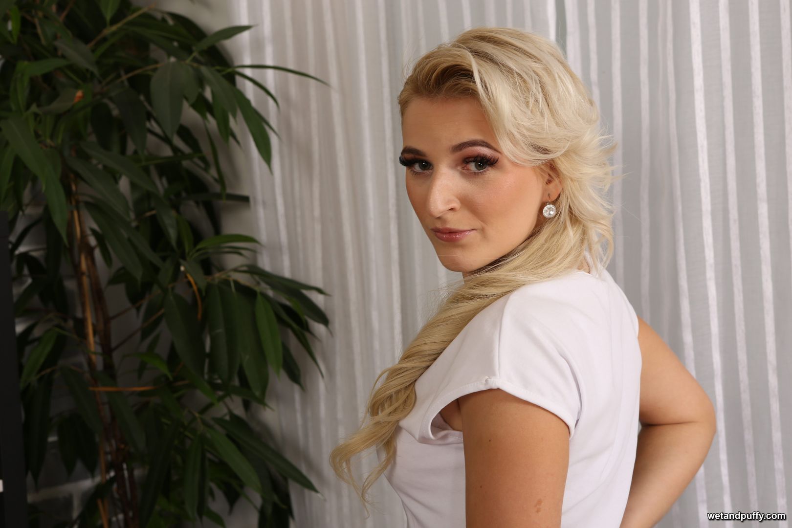 SANDRA BELL — WHAT A TIGHT PUSSY