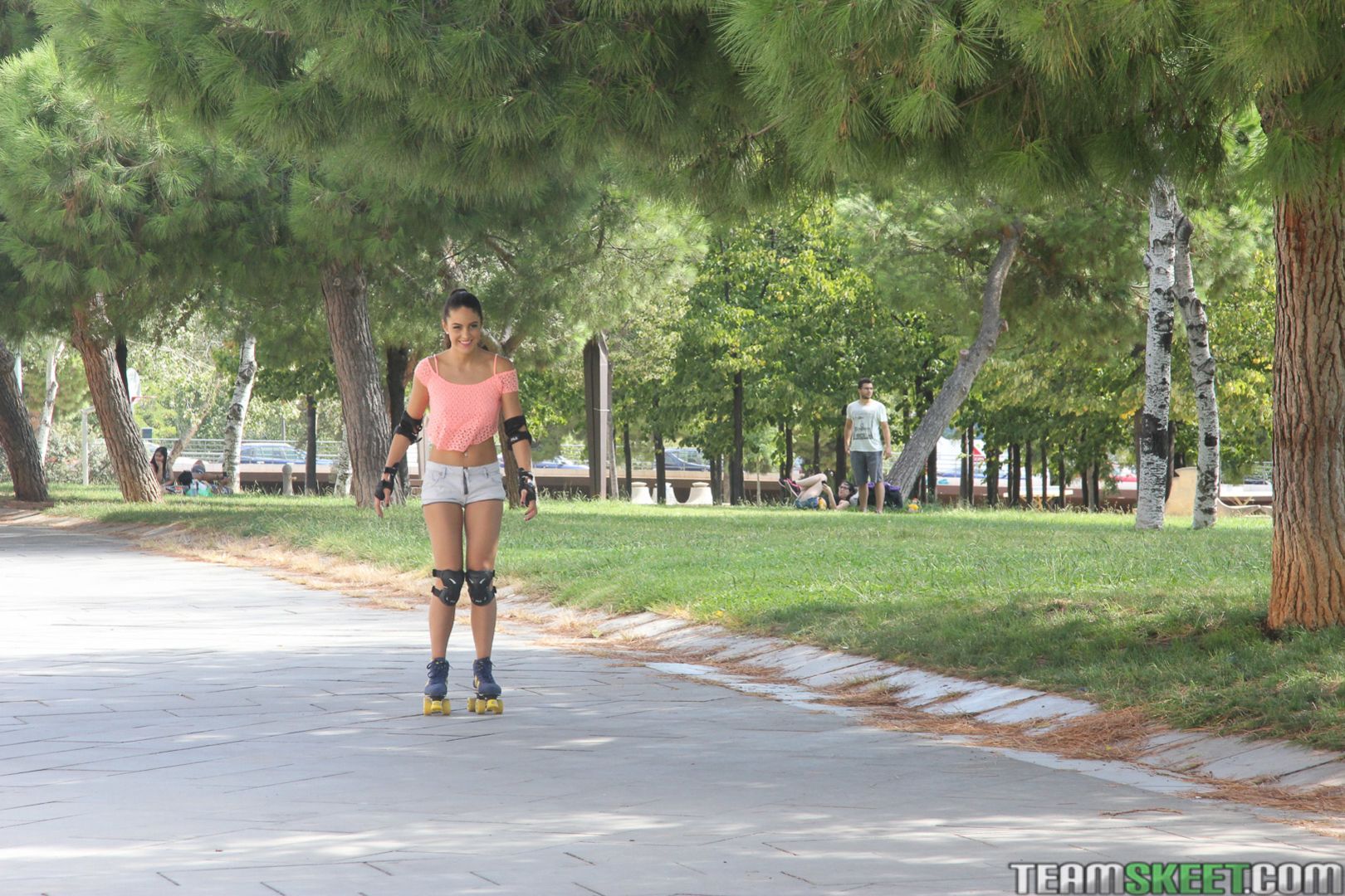 Rollerblading Latina Gets Drilled