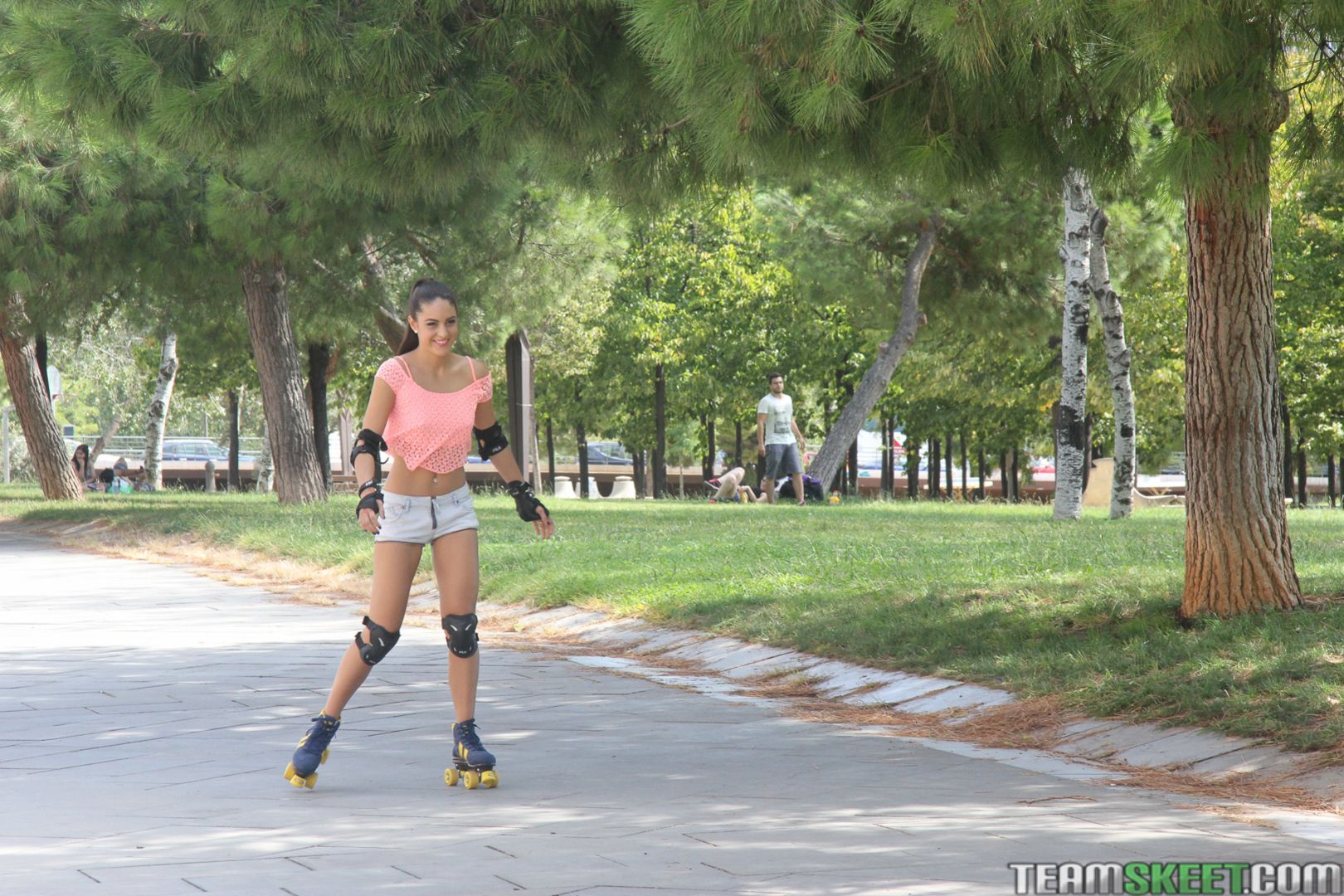 Rollerblading Latina Gets Drilled