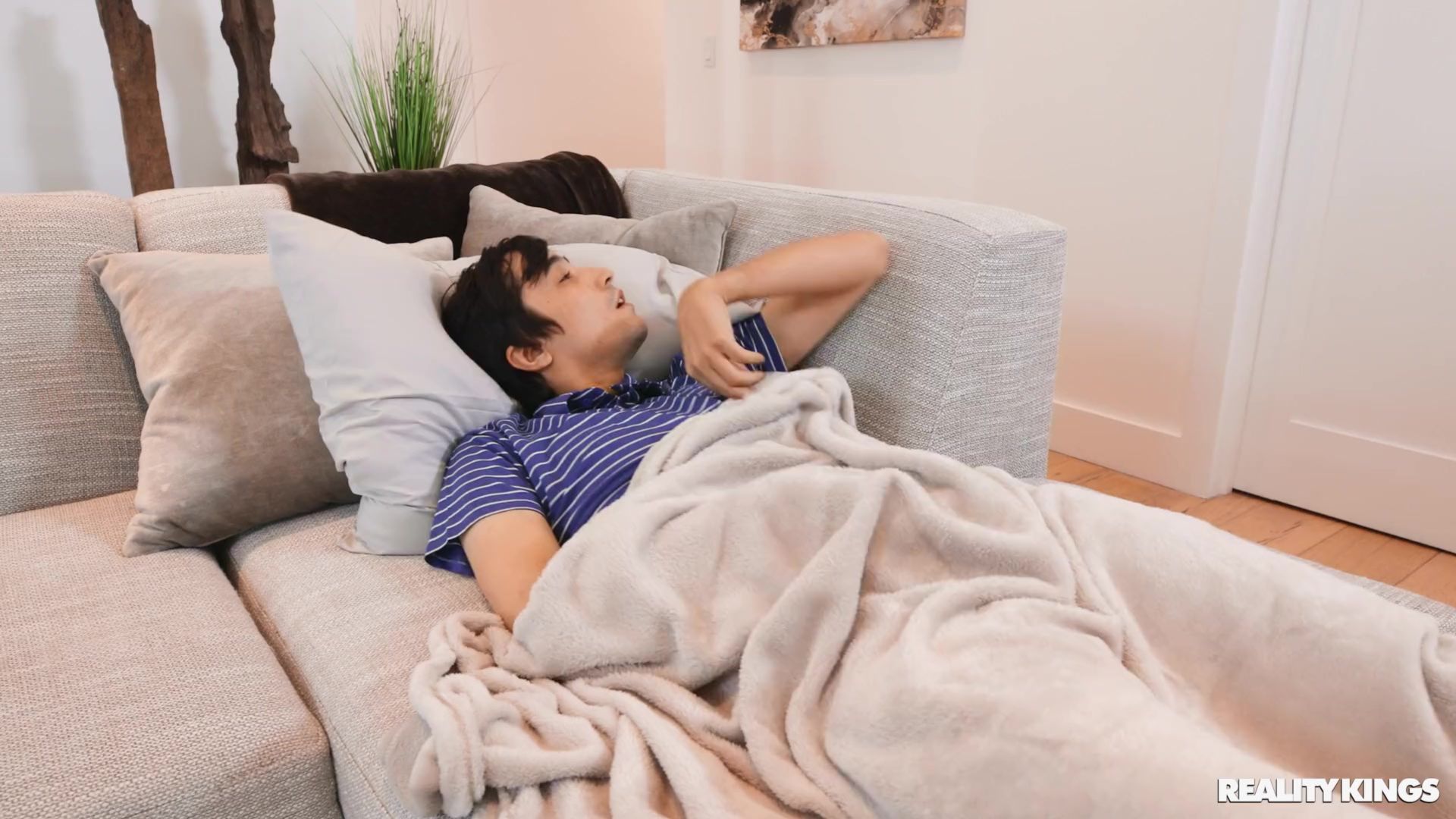 Pervy Guy Peeps On Horny Roommate
