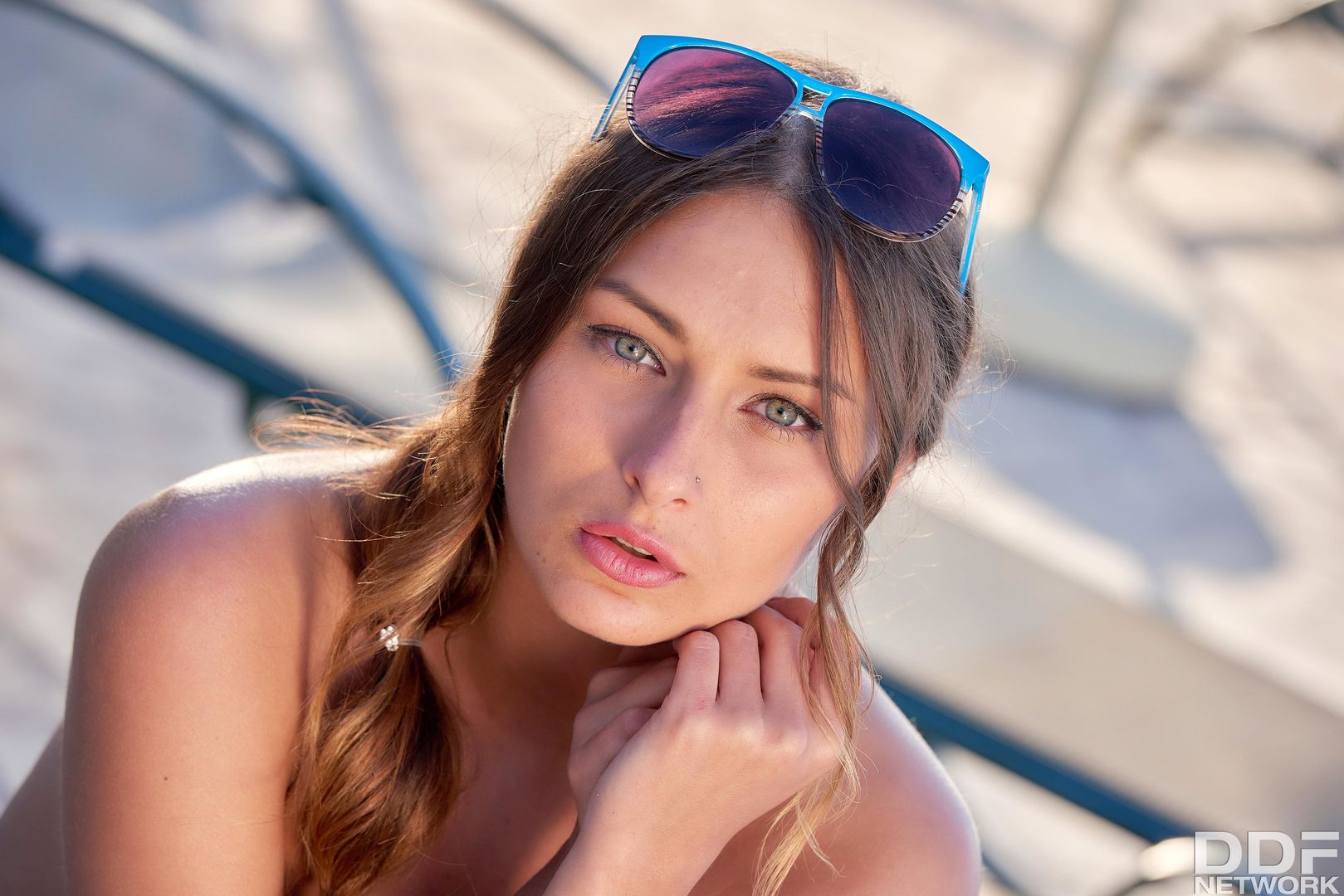 Poolside Pleasures: Ukranian Stunner Splays and Plays