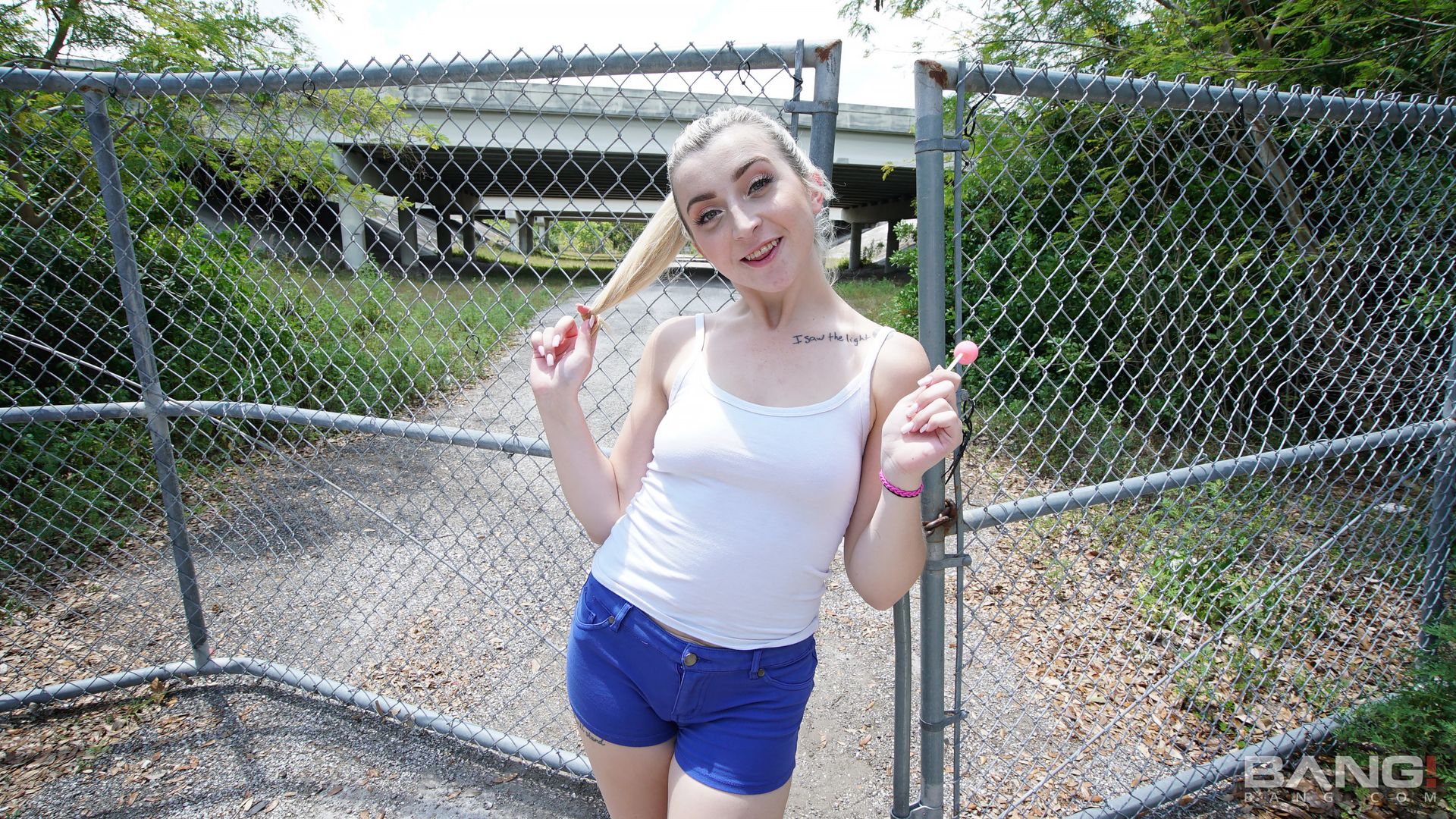 Cameron Minx Is A Wild Blonde That Flashes On The Highway!