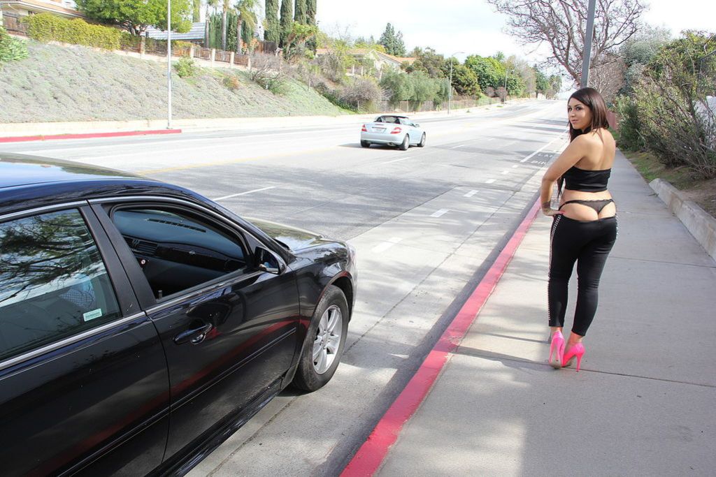 Daniel Hunter Gets To Enjoy Ava Alvares