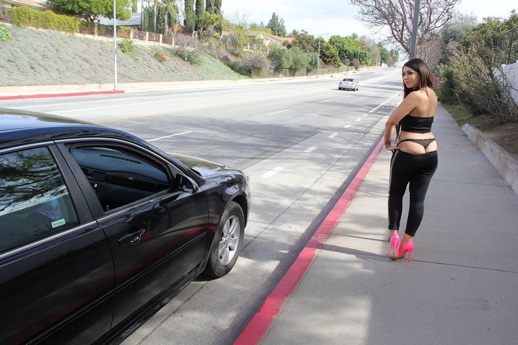 Daniel Hunter Gets To Enjoy Ava Alvares