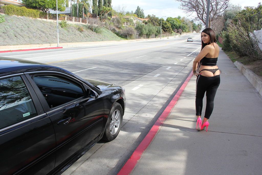 Daniel Hunter Gets To Enjoy Ava Alvares