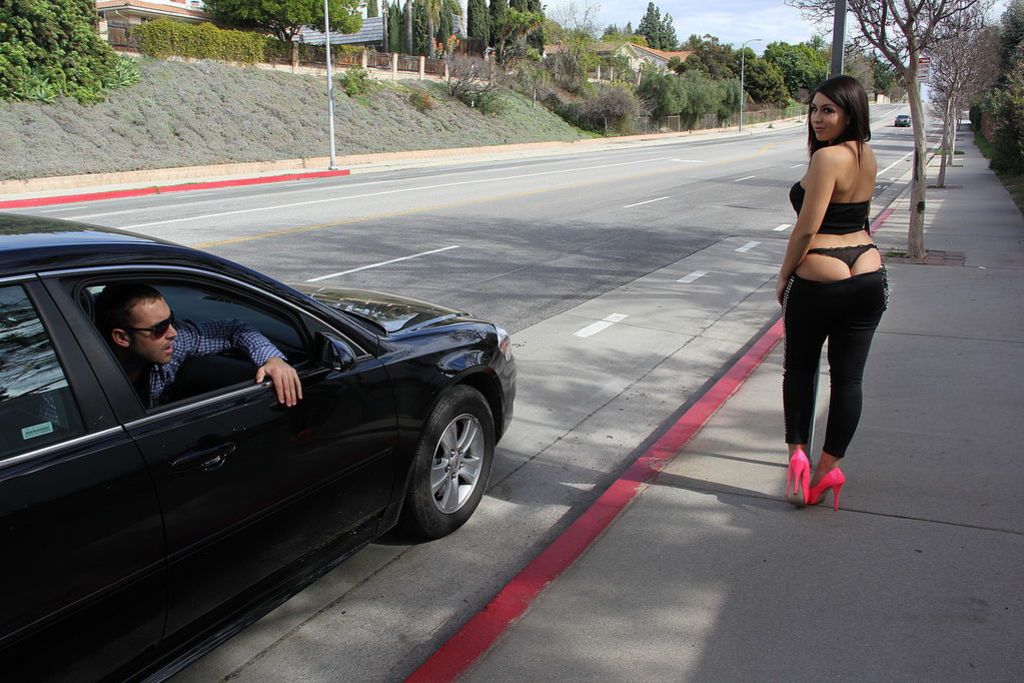 Daniel Hunter Gets To Enjoy Ava Alvares