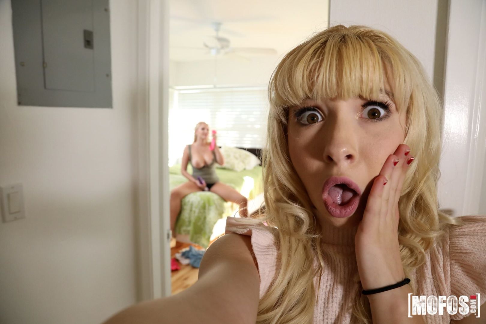 Teen Tastes Horny Stepmom's Pussy