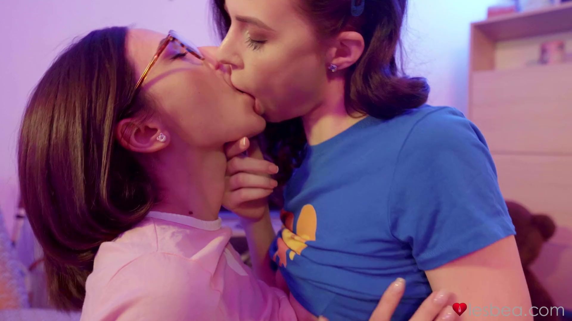 Teen lesbians facesitting orgasm