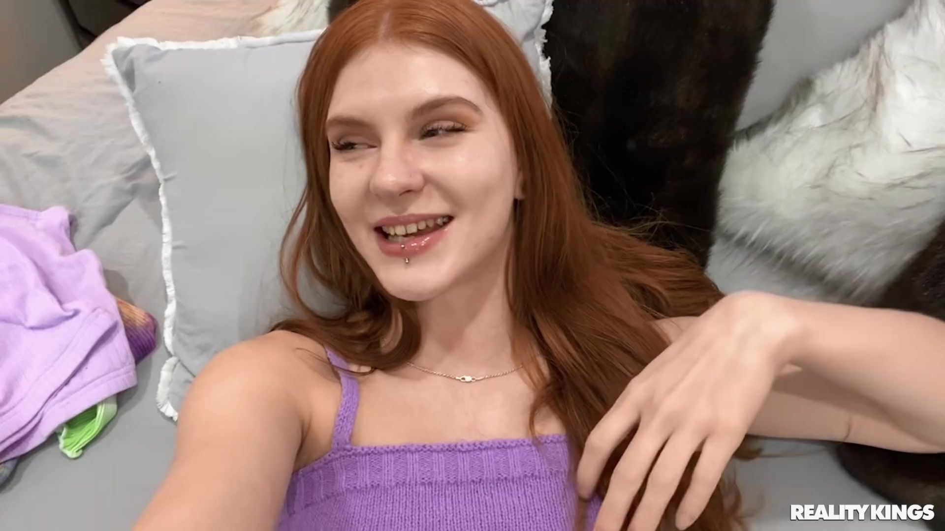 Roommate Kiss React
