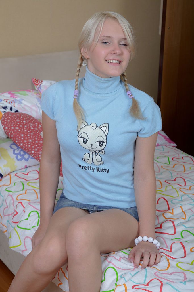 Young Beautiful Teen Fantine Screams During Ass Fuck