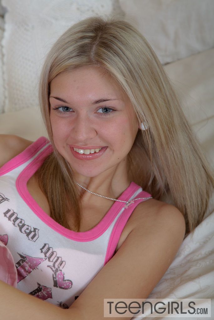 Too Cute Teen Emily Spreads Her Ass For Anal Fuck!
