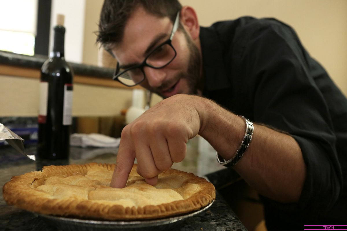 Moms Hot Pie - S7:E1