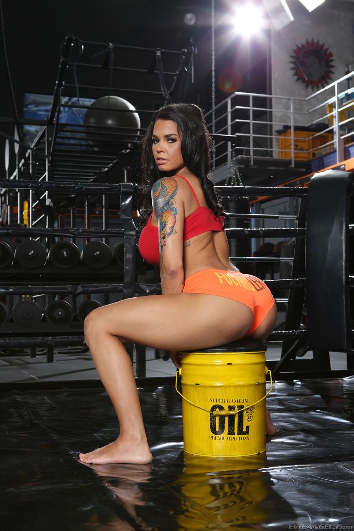 The Spanish Stallion: Angie Lynx vs. Liya Silver