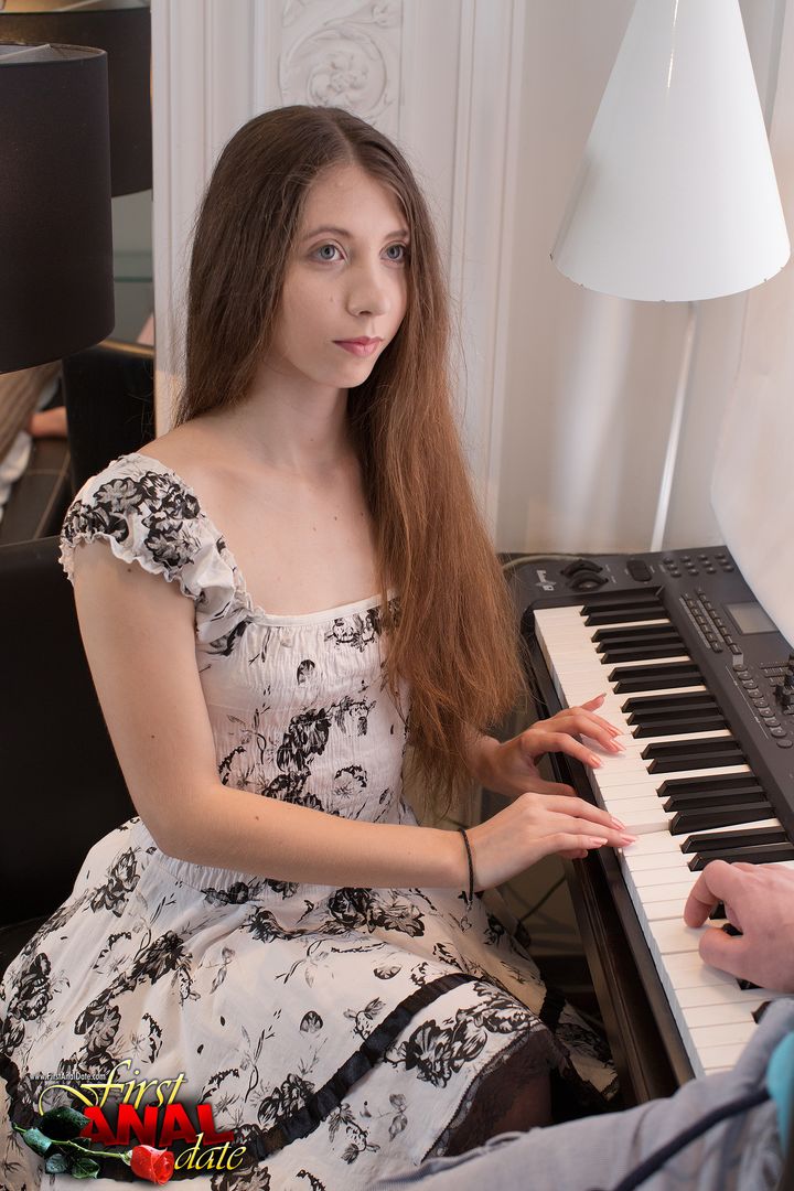 Piano lesson first-time anal