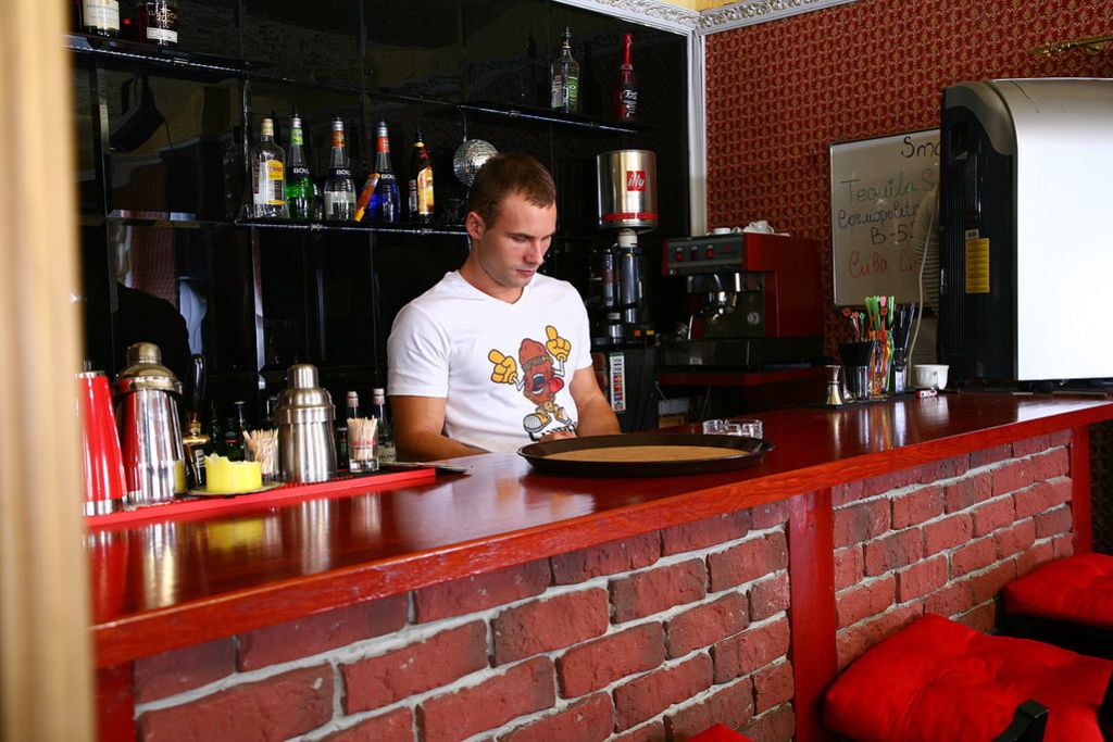 Seductive Teen Ennessi Falls in Lust with Her Waiter