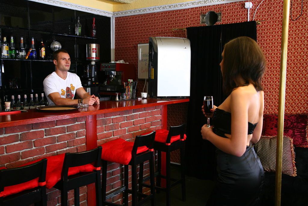 Seductive Teen Ennessi Falls in Lust with Her Waiter