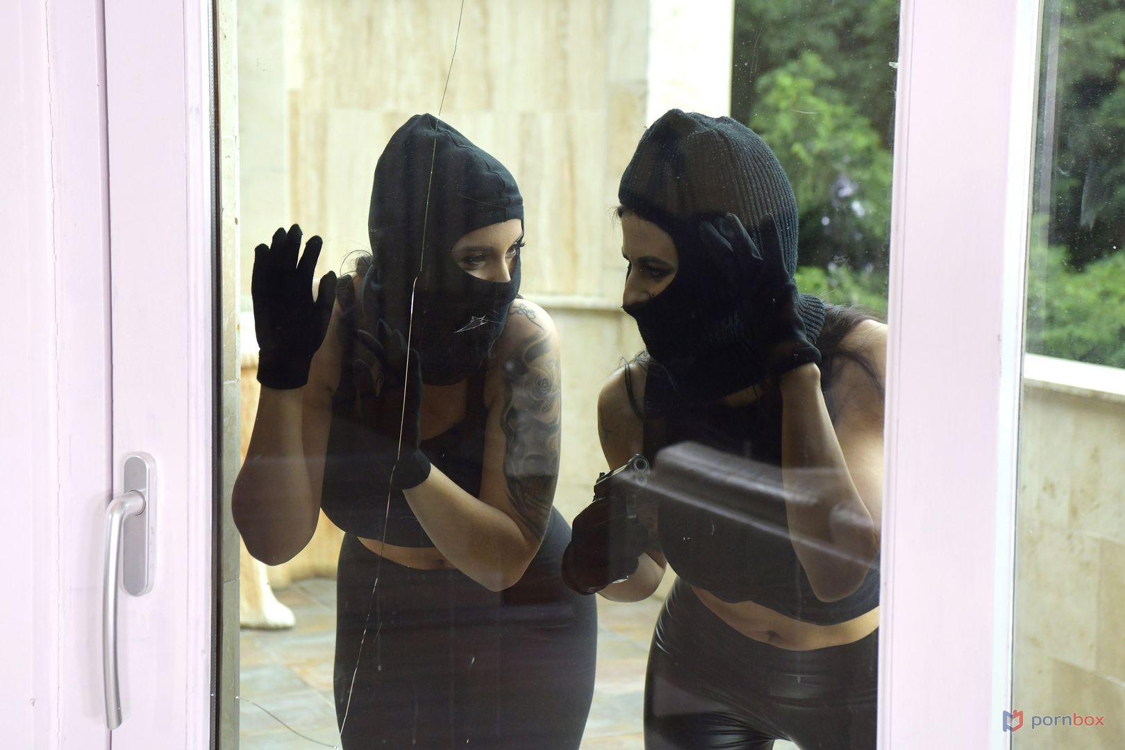 Lesbo Jewelry Thieves Billie Star and Jennifer Mendez Choose DP Over Jail GP2245