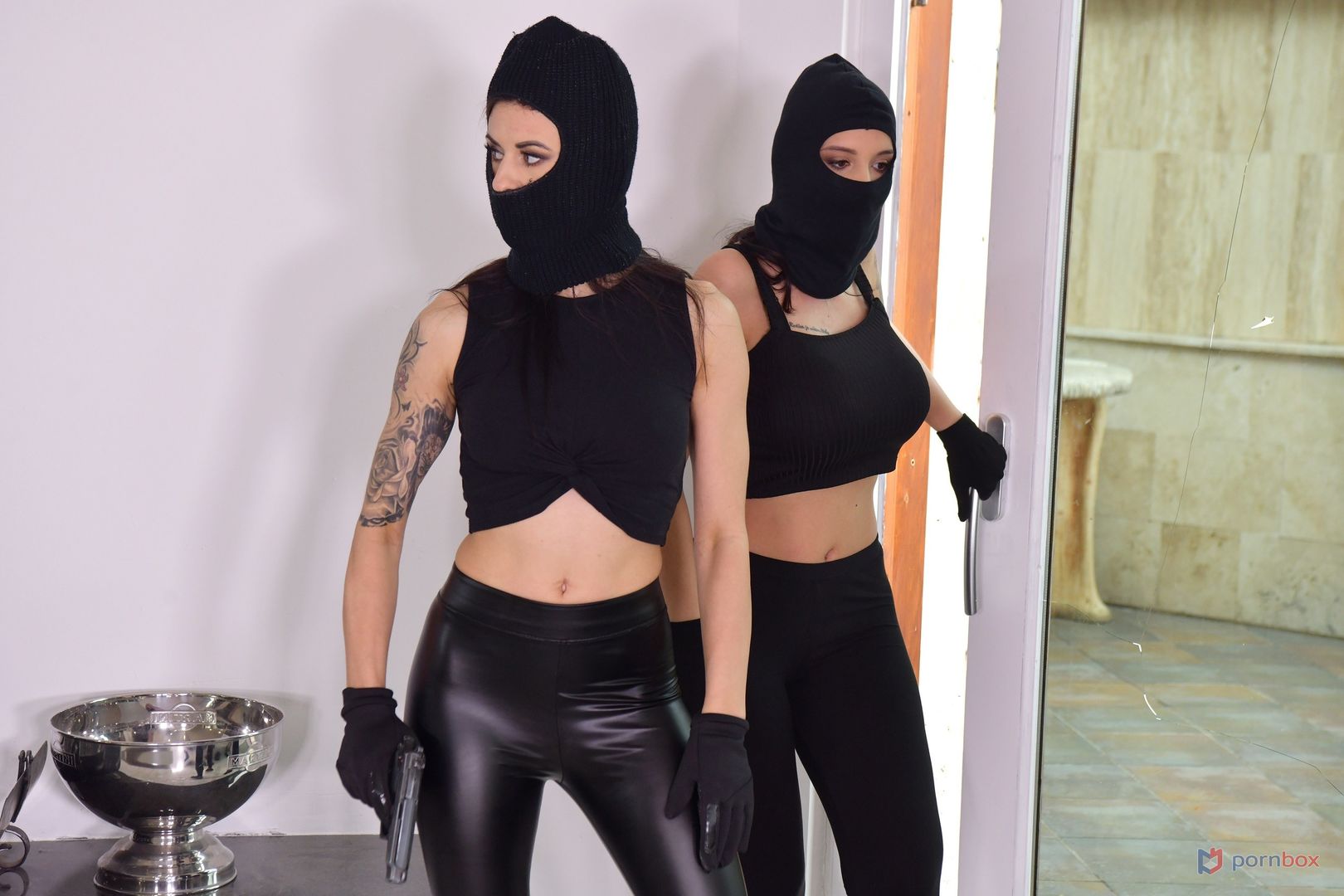 Lesbo Jewelry Thieves Billie Star and Jennifer Mendez Choose DP Over Jail GP2245