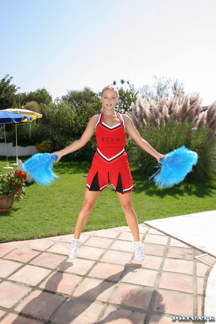 Cheerleader Liliane Tiger Is Fucked in the sun