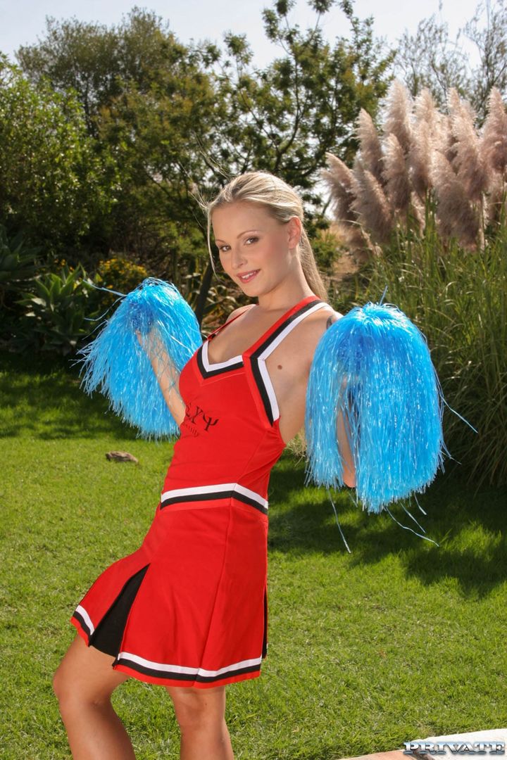 Cheerleader Liliane Tiger Is Fucked in the sun