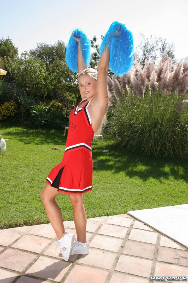 Cheerleader Liliane Tiger Is Fucked in the sun