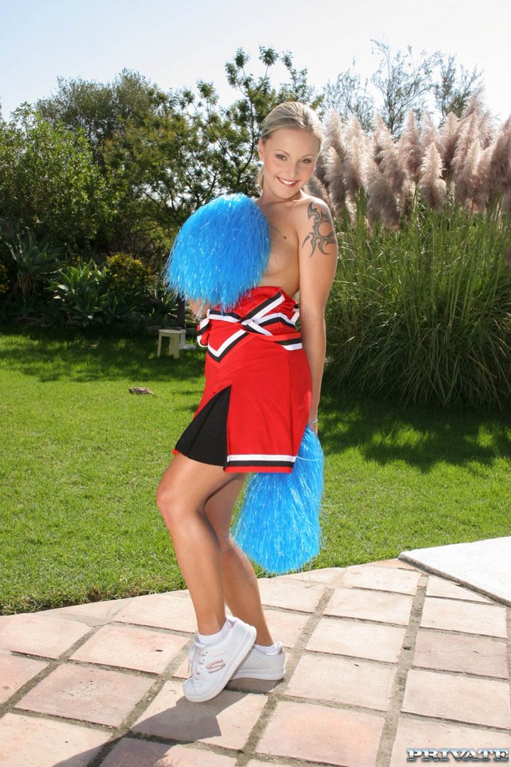Cheerleader Liliane Tiger Is Fucked in the sun