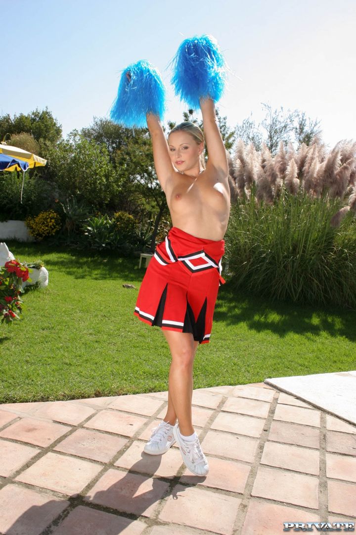 Cheerleader Liliane Tiger Is Fucked in the sun