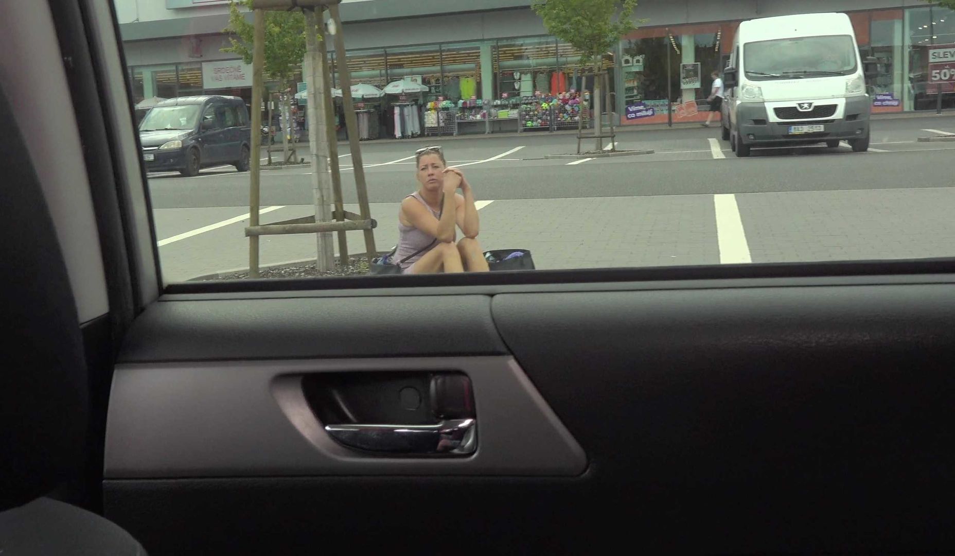Sexy whore fucks stranger for lift