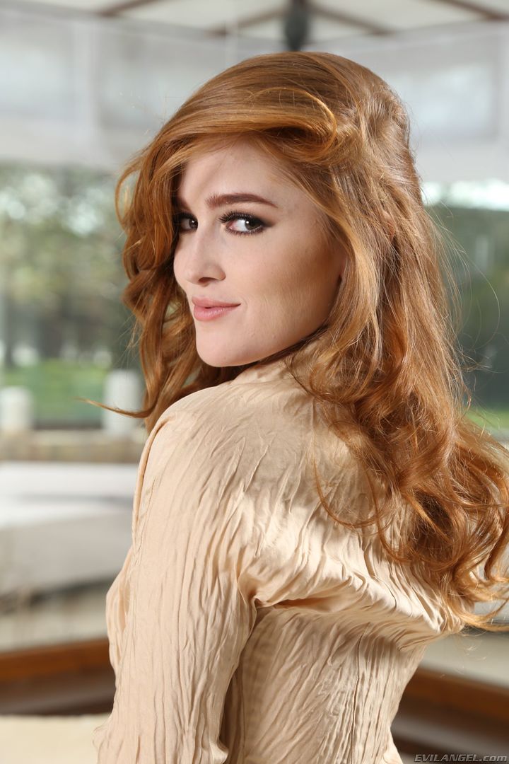 The Spanish Stallion: Lottie Magne vs Jia Lissa