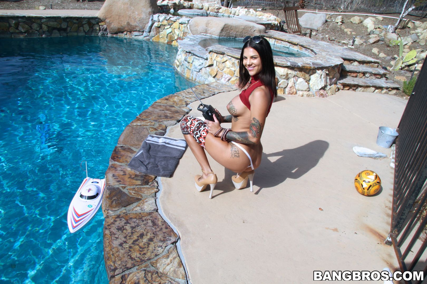 Bonnie Rotten squirts everywhere