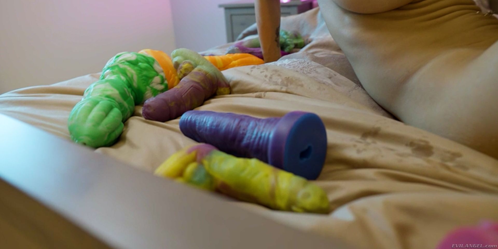 Anuskatzz + Stacy Bloom: Anal Toys
