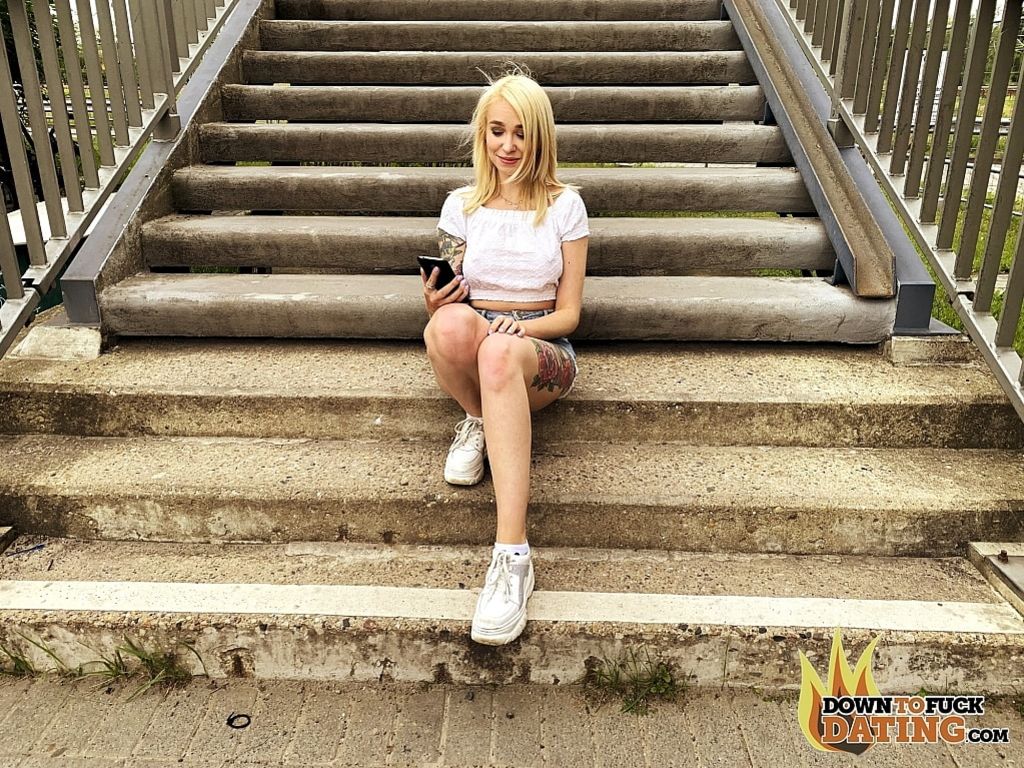 Arterya: Blonde Slut Wants Strange Cock