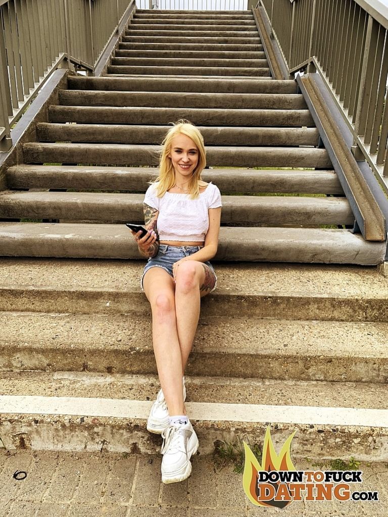 Arterya: Blonde Slut Wants Strange Cock