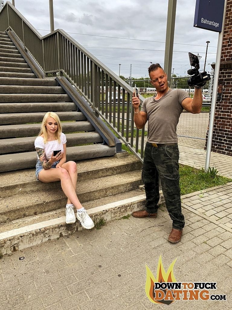 Arterya: Blonde Slut Wants Strange Cock