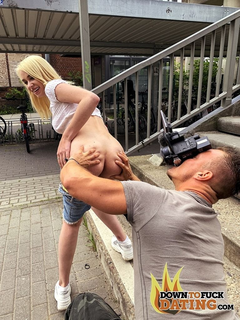 Arterya: Blonde Slut Wants Strange Cock