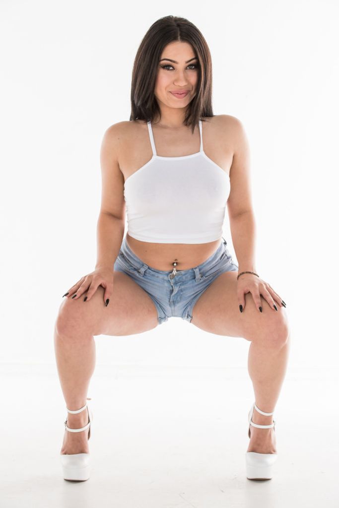 Demi Lowe Has An Outrageously Sexy Juicy Ass!