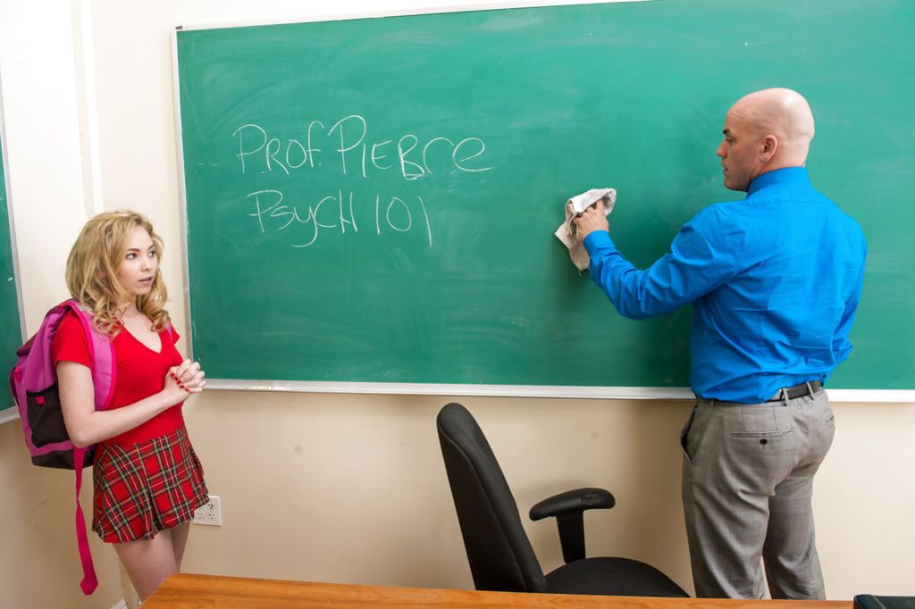Precious Little Cheerleadering Teen Gets Screwed Hard!