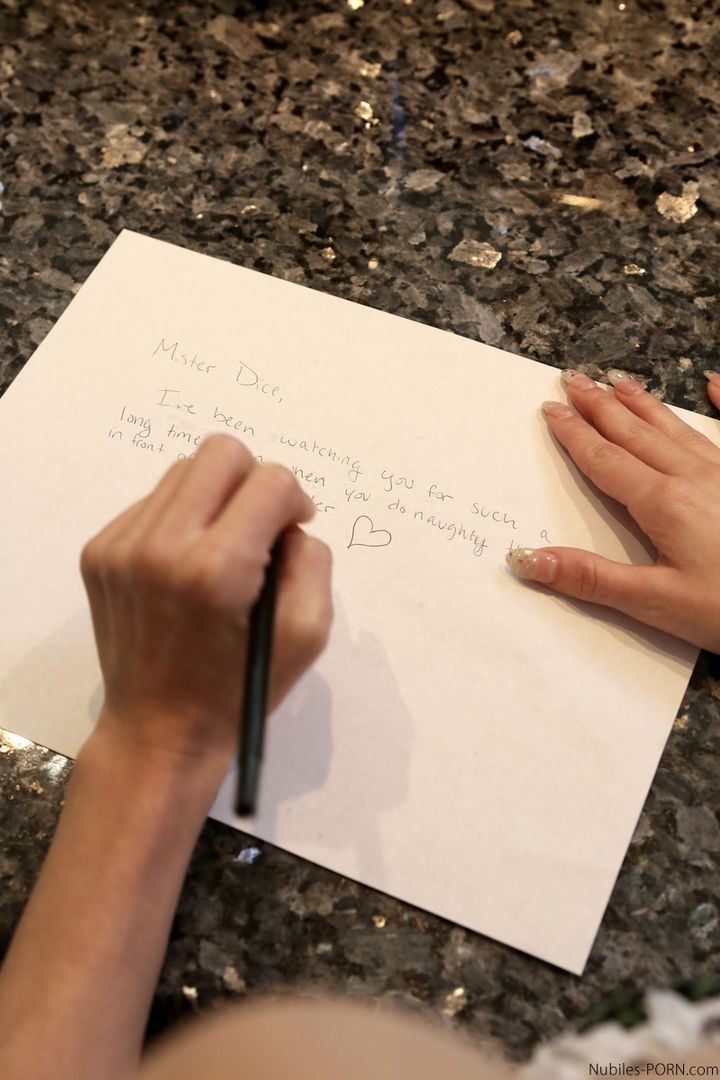 Love Letters - S1:E9
