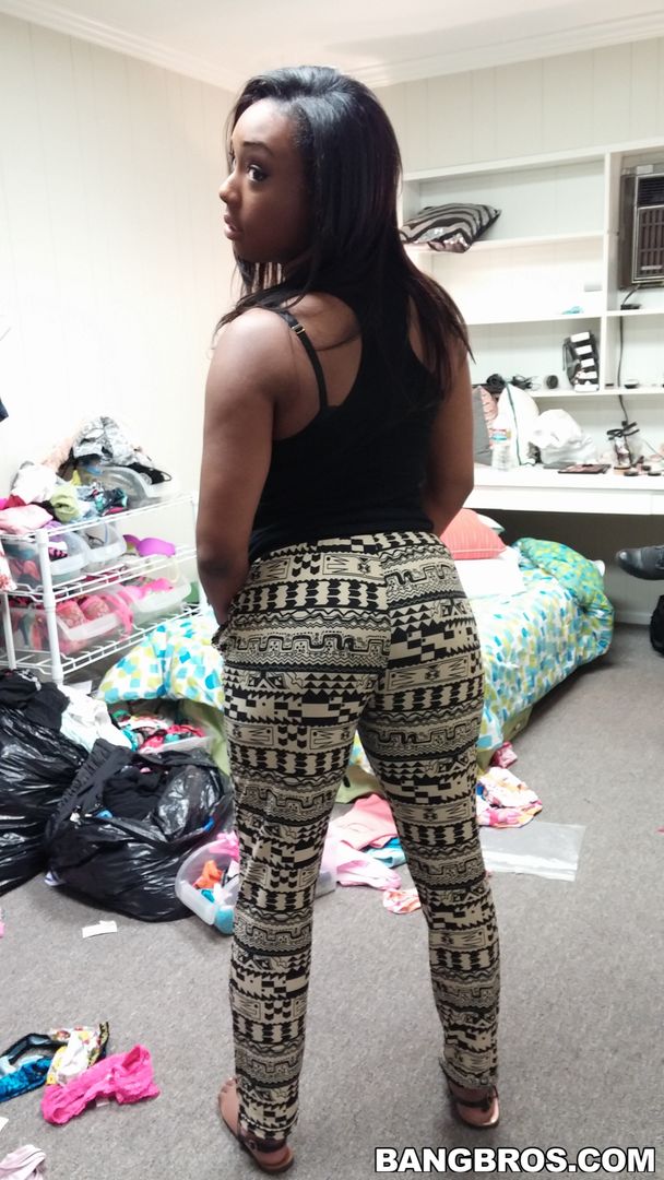 Thick Ebony Pussy Gets Railed