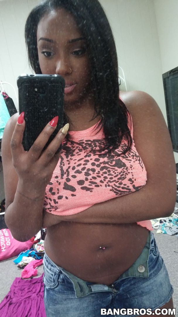 Thick Ebony Pussy Gets Railed