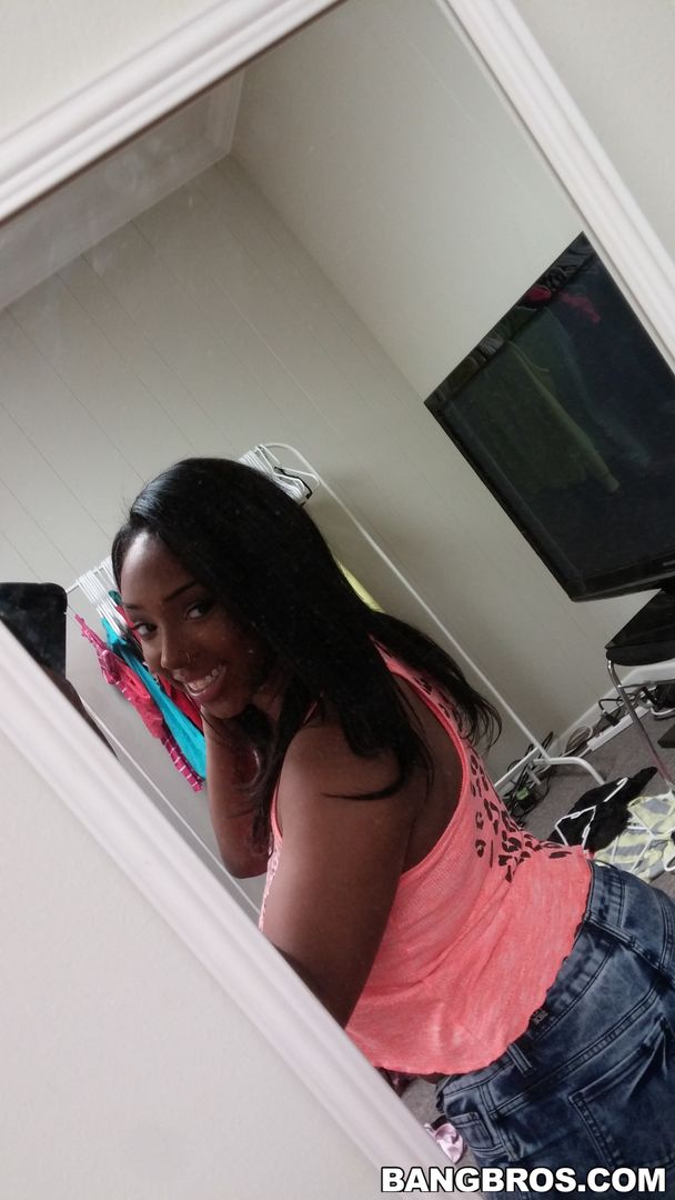 Thick Ebony Pussy Gets Railed