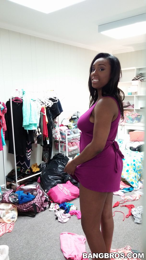 Thick Ebony Pussy Gets Railed