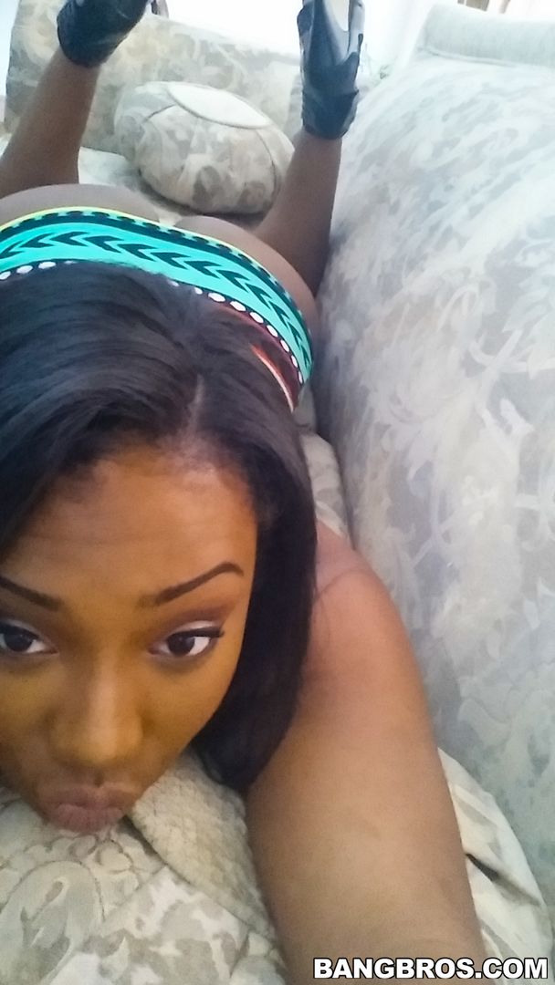 Thick Ebony Pussy Gets Railed