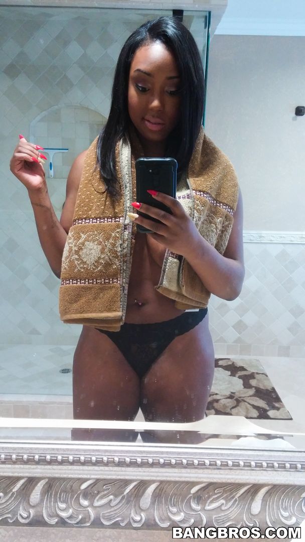 Thick Ebony Pussy Gets Railed