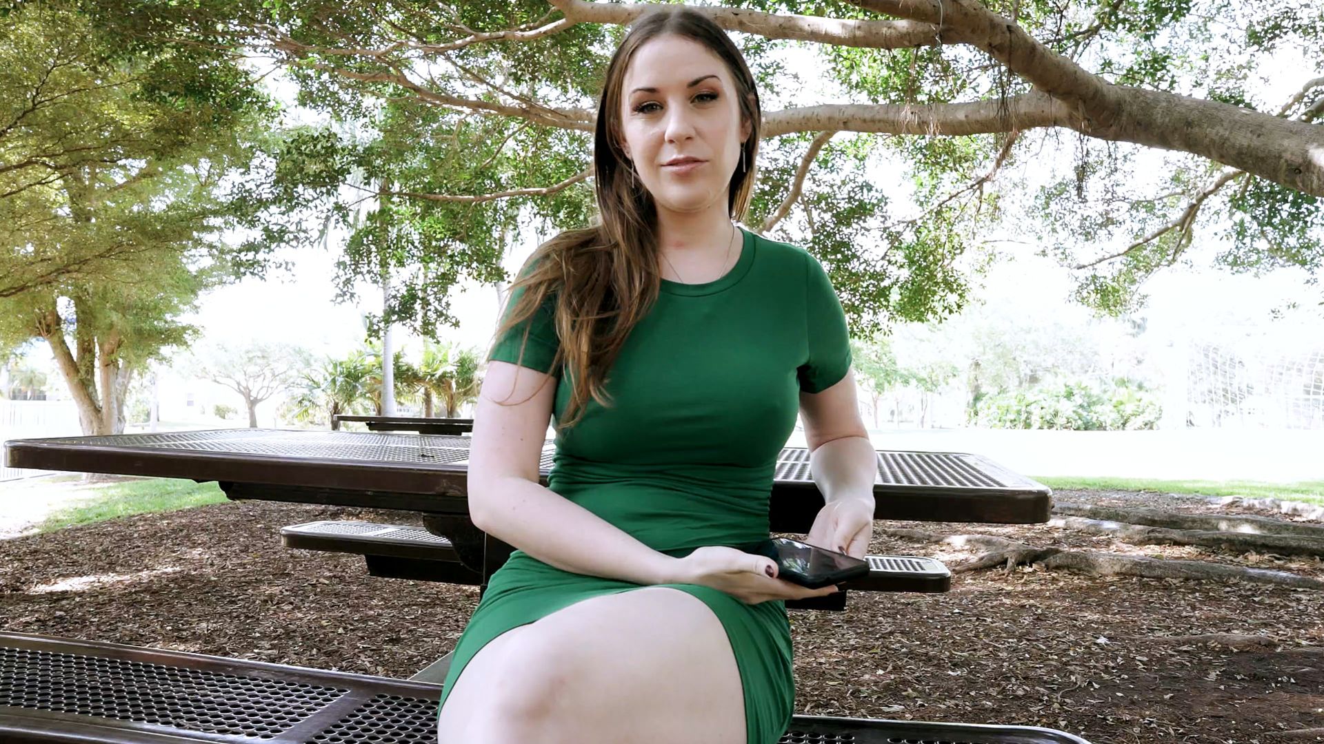 Amiee Cambridge in First Tinder Date Turned Into a Threesome