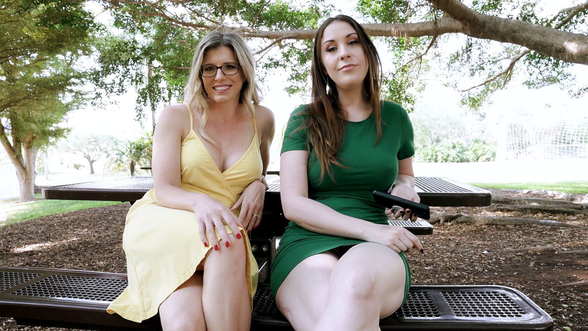 Amiee Cambridge in First Tinder Date Turned Into a Threesome