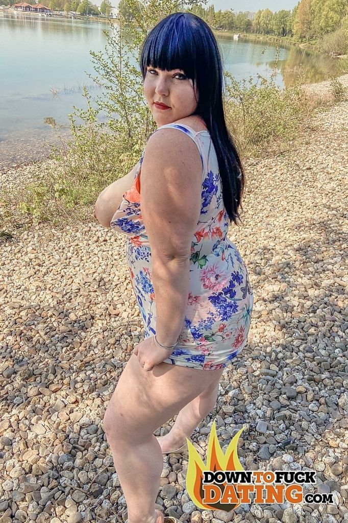 Samantha Kiss: Gets Railed By The River